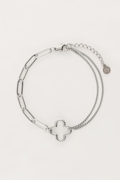 Bracelet with clover and different links 