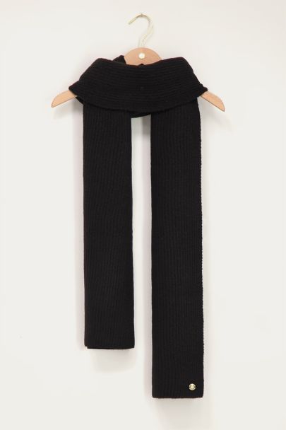 Zwart gekleurde sjaal