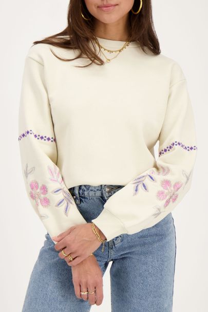 Beige sweater met embroidery