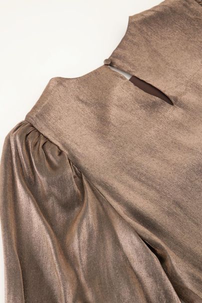 Bruine jurk met pofmouwen