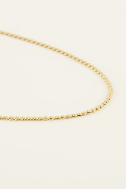 Short flat chain necklace