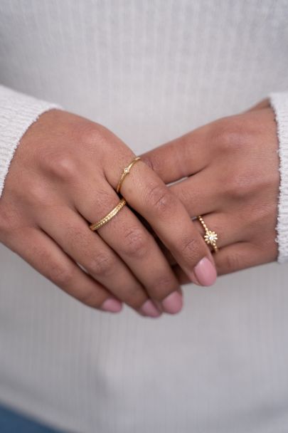 Minimalist ring with rhinestones