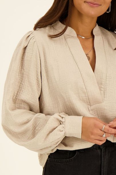 Beige mousseline blouse met lurex pinstripe