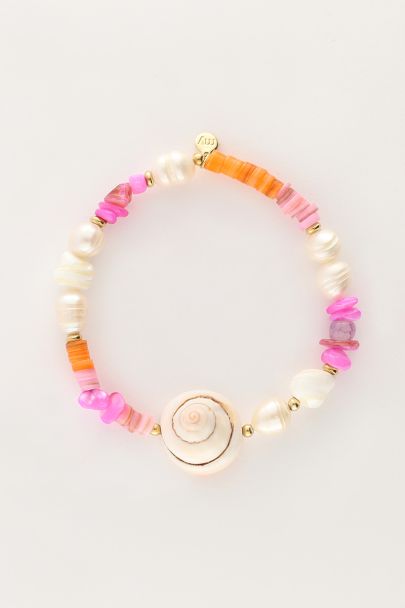 Pearl bracelet with pink beads and shell