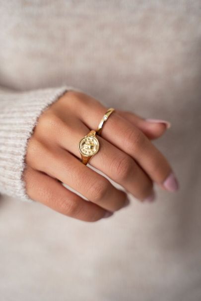 Signet ring with coin