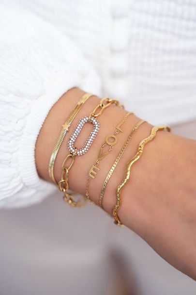 Flat chain bracelet with star charm