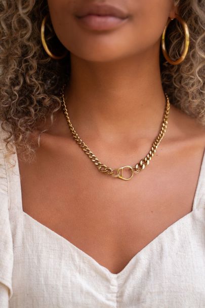 Iconic chain necklace with chunky clasp