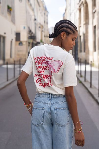 Off-white t-shirt with pink bow