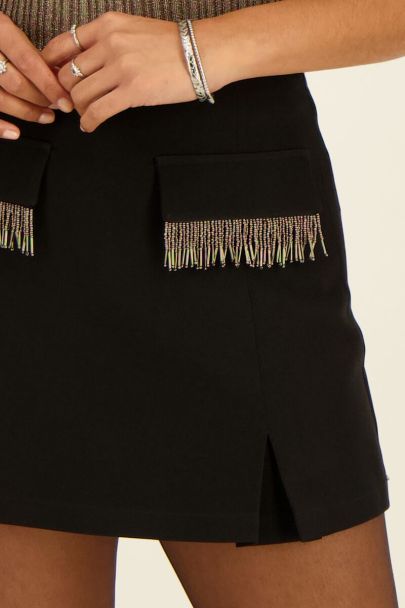 Jupe-short noire avec cordons de perles
