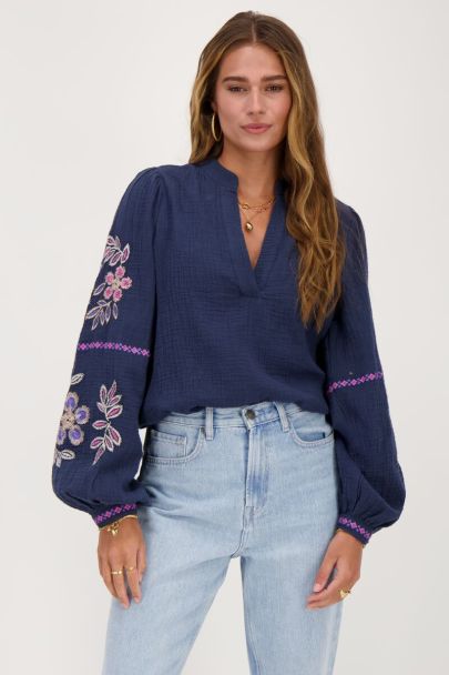 Donkerblauwe mousseline blouse met embroidery