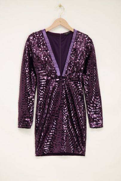 Robe violette à paillettes