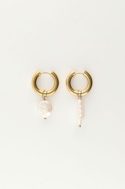 Hoop earrings with two different pearls