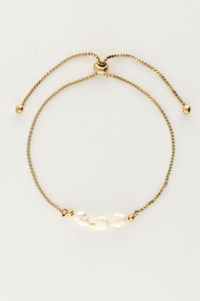 Bracelet with three pearls