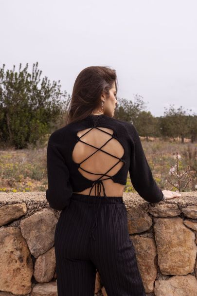 Zwarte trui met gestrikte achterkant