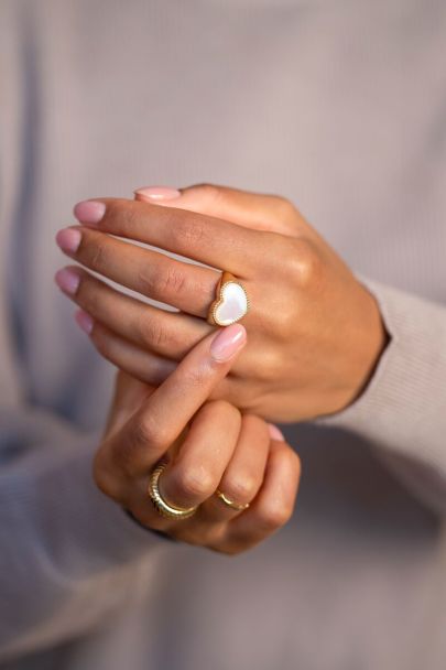 Statement ring with mother of pearl heart