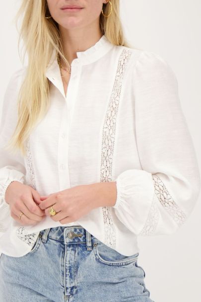 Witte blouse met kanten tapes