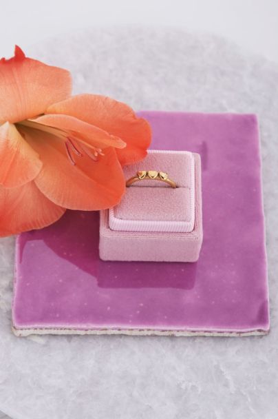 Ring with 3 little hearts