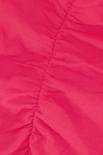 Robe rose avec bretelles fines et dos nu