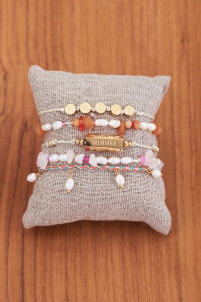 Souvenir beige ‘love summer’ charm bracelet