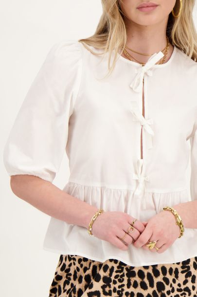 White top with bows and puffed sleeves