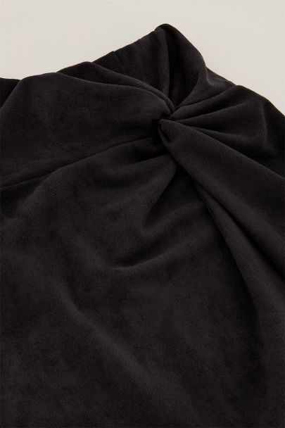 Black midi skirt with knot